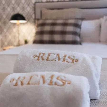 With Cathedral View & Terrace By Rems *