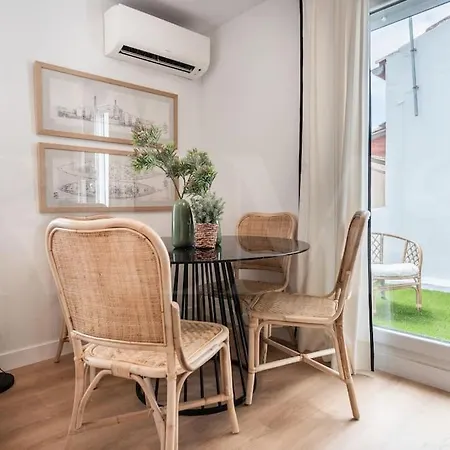 Apartament With Cathedral View & Terrace By Rems *